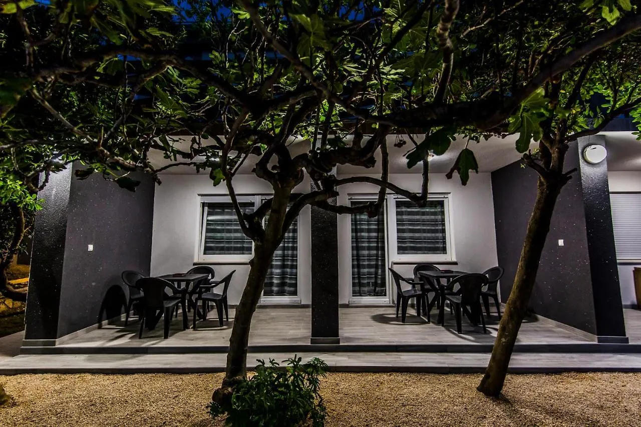 Apartmani Mabele Pag Town 0*,